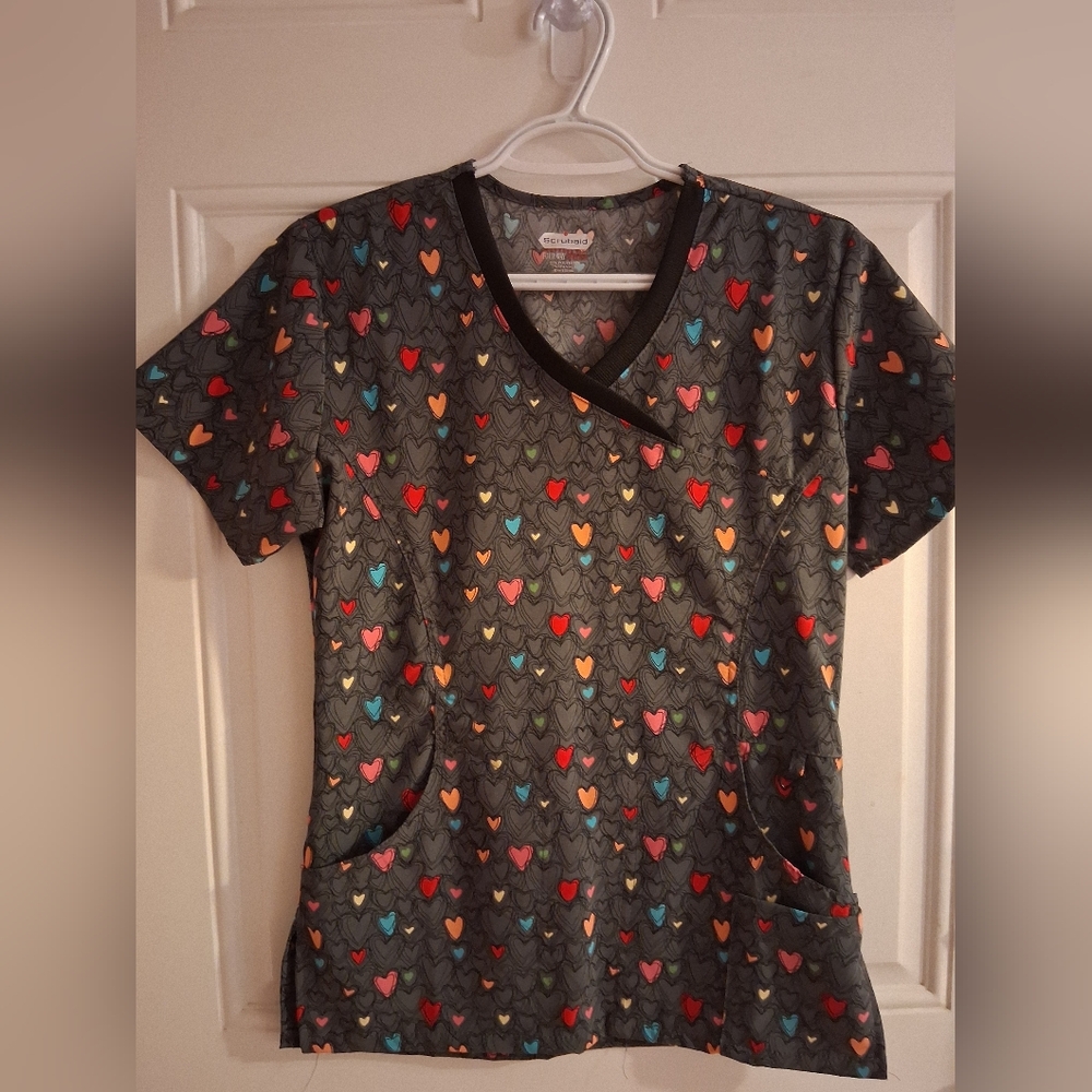 Cherokee Women's V-Neck Heart Print Top - Gray and Multicolor